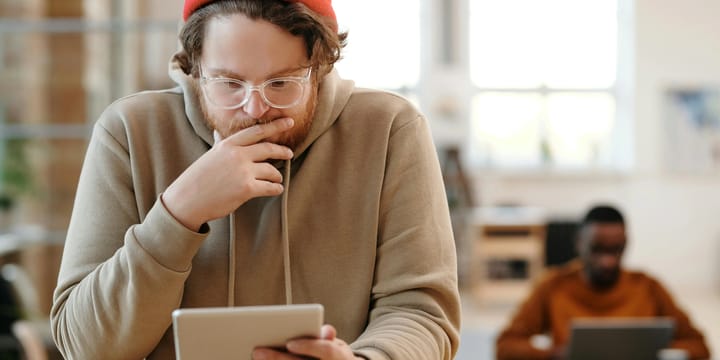 শপিফাই (Shopify) নাকি সহজ দোকান? বাংলাদেশি উদ্যোক্তাদের জন্য কোনটি সেরা?